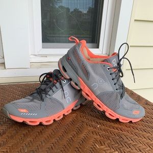 On cloud womens sz 11